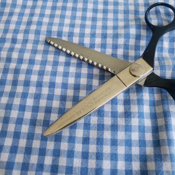 EUC Wiss Right-handed Pinking Shears - Picture 2 of 5